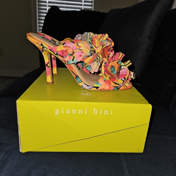 GIANNI BINI HARDAWAY SANDAL FLORAL size 9.5 - Picture 2 of 6